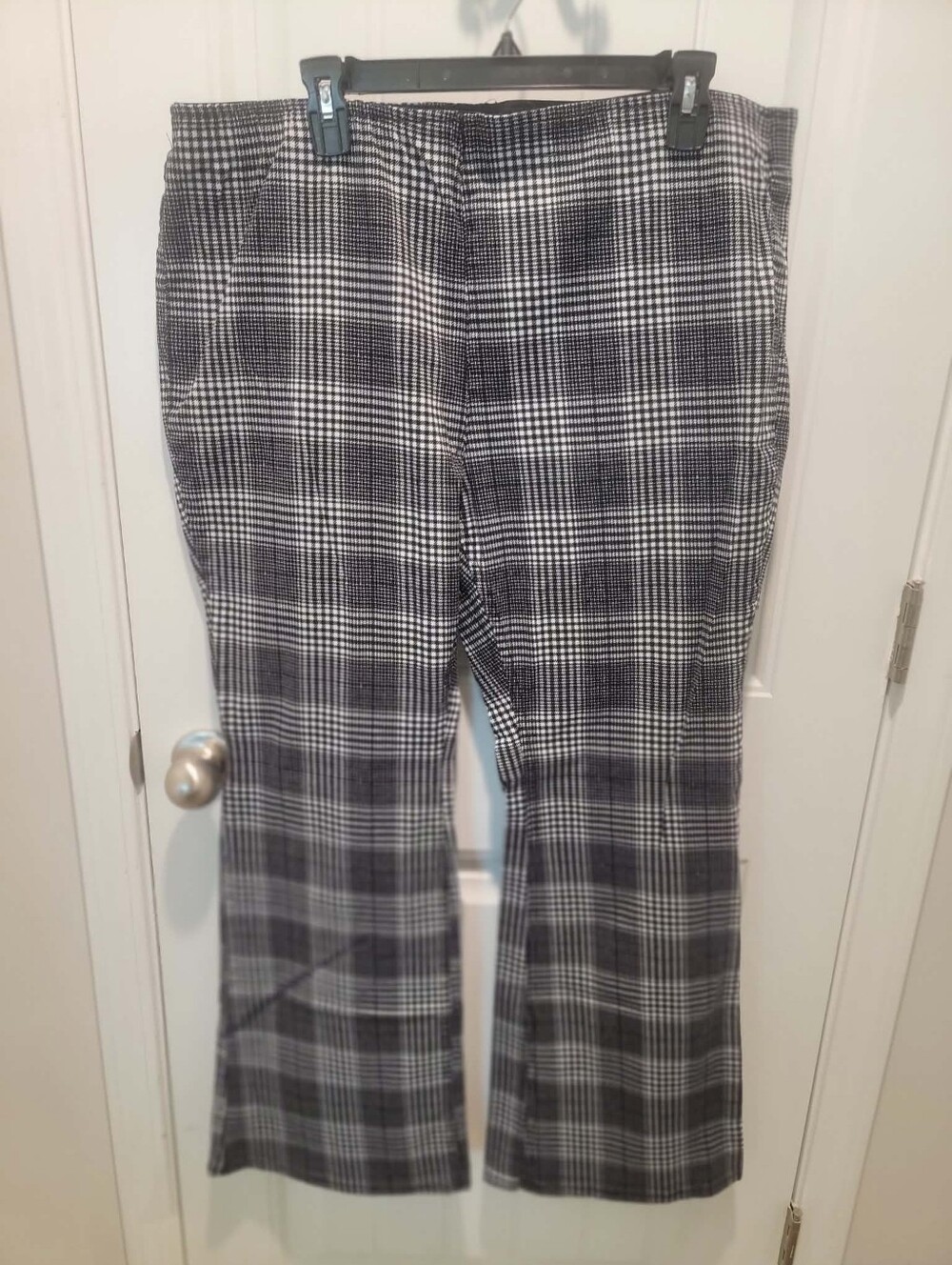 Tinsel Town Sz 20W Black & White Plaid Bootcut Pullon Waistband Stretch Tousers